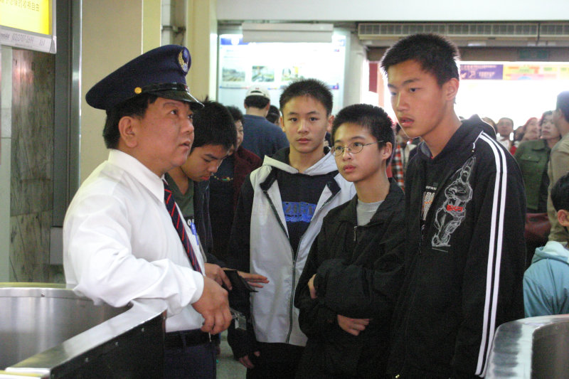 台灣鐵路旅遊攝影台中火車站剪票口2005-02-13攝影照片7