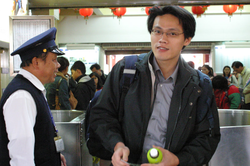 台灣鐵路旅遊攝影台中火車站剪票口2005-02-13攝影照片35