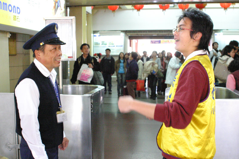 台灣鐵路旅遊攝影台中火車站剪票口2005-02-13攝影照片38