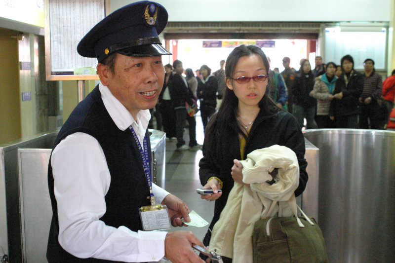 台灣鐵路旅遊攝影台中火車站剪票口2005-02-13攝影照片41