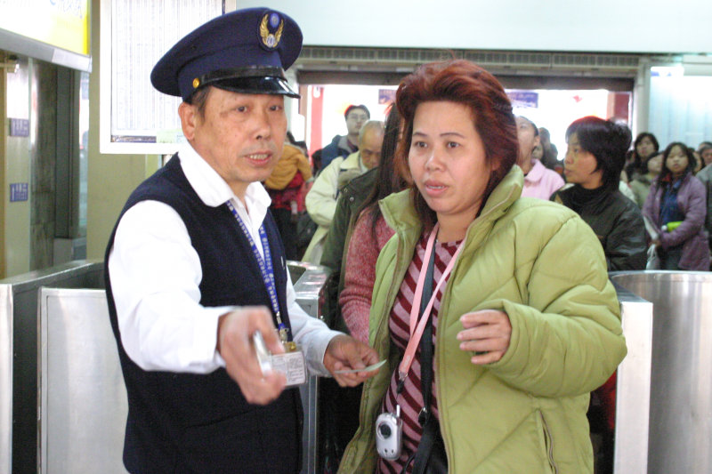 台灣鐵路旅遊攝影台中火車站剪票口2005-02-13攝影照片43