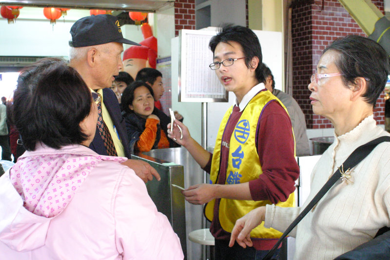 台灣鐵路旅遊攝影台中火車站剪票口2005-02-13攝影照片47