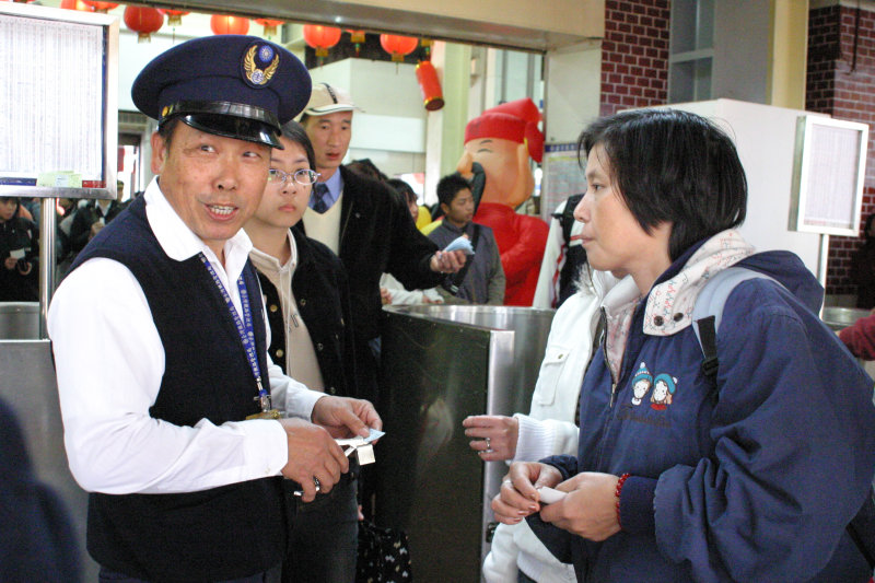 台灣鐵路旅遊攝影台中火車站剪票口2005-02-13攝影照片51