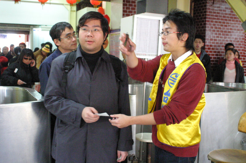 台灣鐵路旅遊攝影台中火車站剪票口2005-02-13攝影照片57