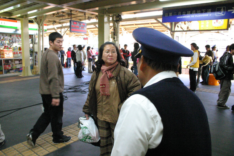 台灣鐵路旅遊攝影台中火車站剪票口2005-02-13攝影照片61