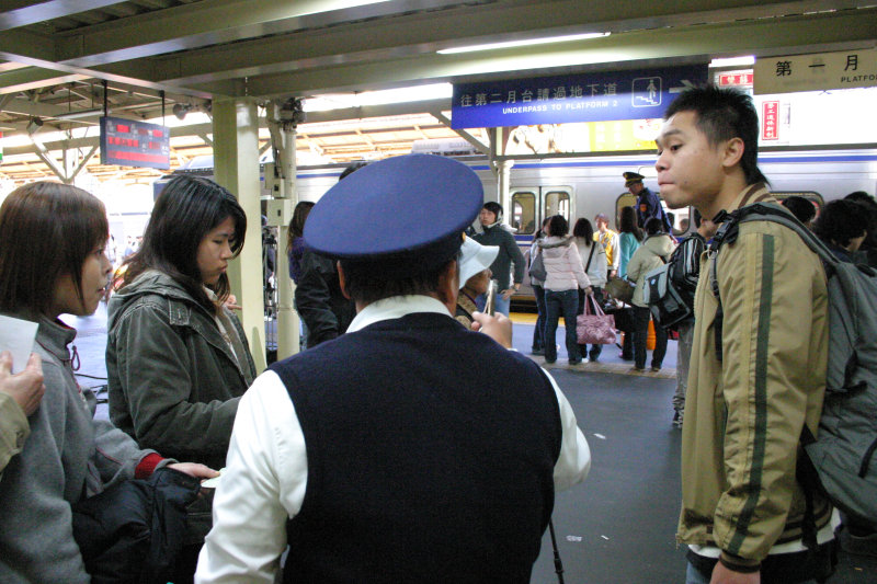 台灣鐵路旅遊攝影台中火車站剪票口2005-02-13攝影照片62