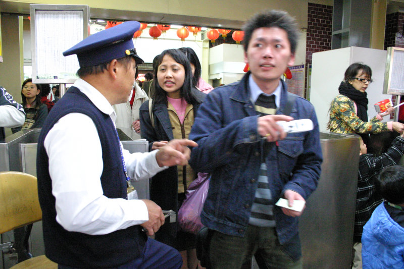 台灣鐵路旅遊攝影台中火車站剪票口2005-02-13攝影照片66