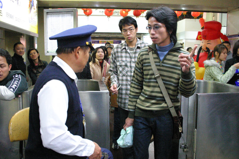 台灣鐵路旅遊攝影台中火車站剪票口2005-02-13攝影照片69