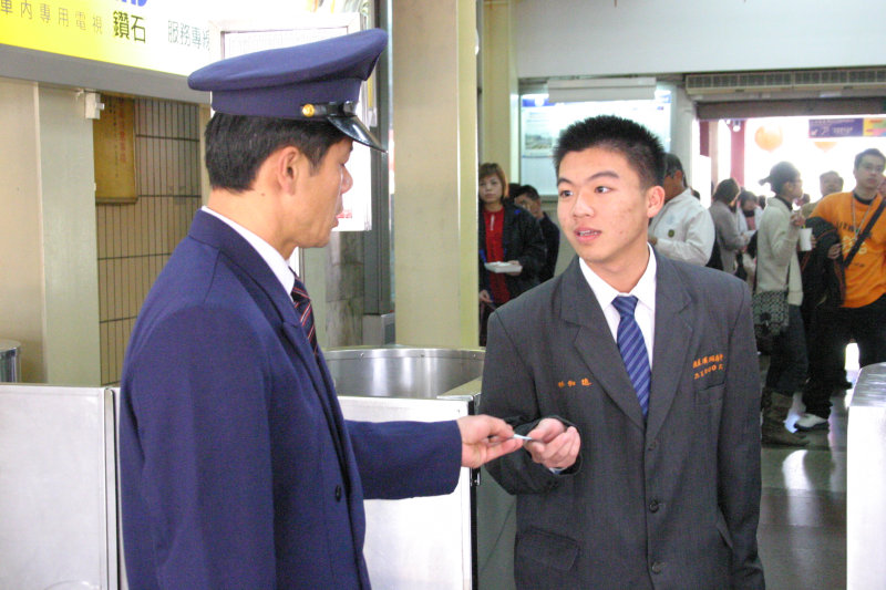 台灣鐵路旅遊攝影台中火車站剪票口2005-02-13攝影照片79