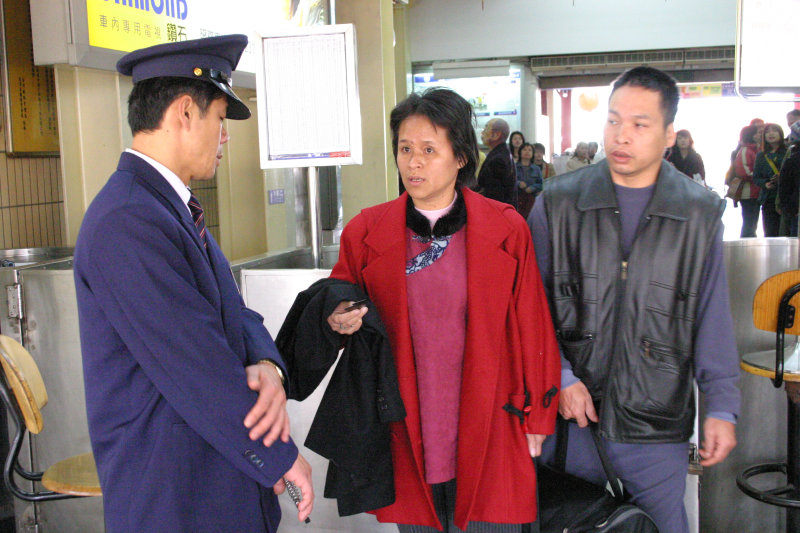 台灣鐵路旅遊攝影台中火車站剪票口2005-02-13攝影照片83