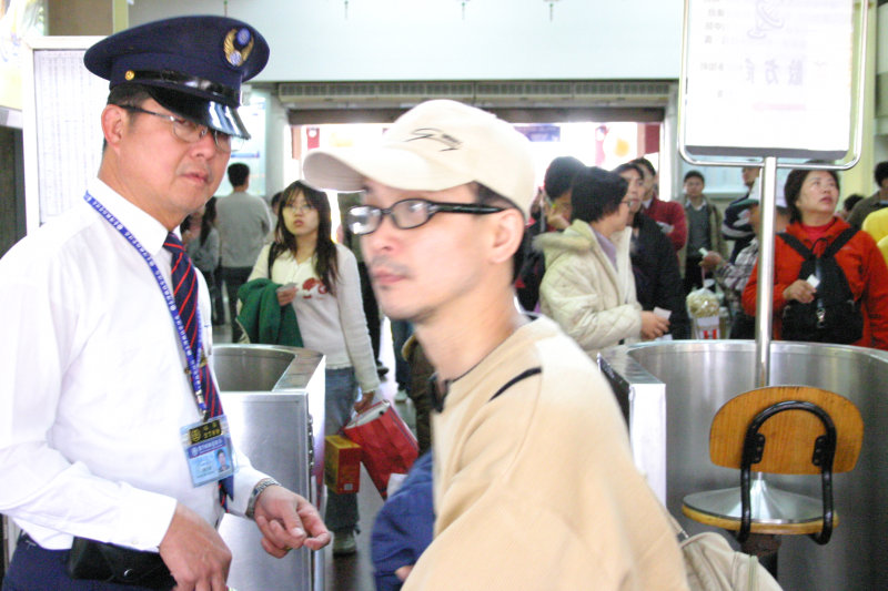 台灣鐵路旅遊攝影台中火車站剪票口2005-02-13攝影照片87