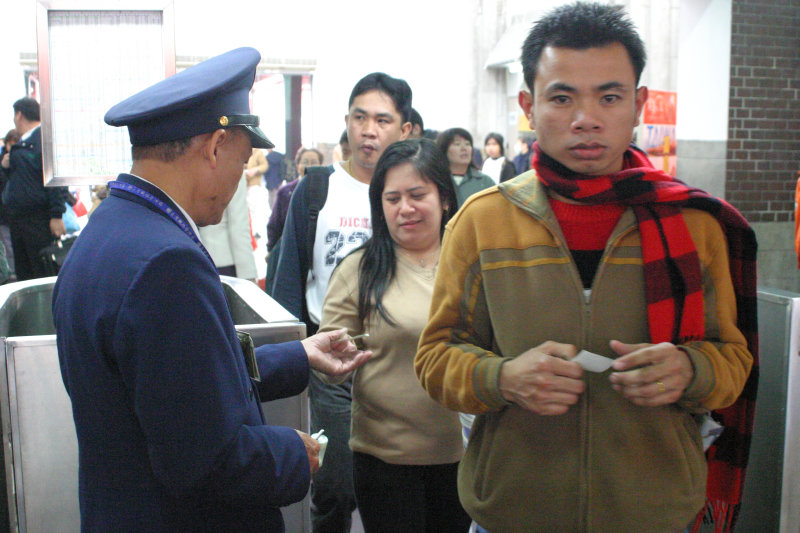 台灣鐵路旅遊攝影台中火車站剪票口2006攝影照片3