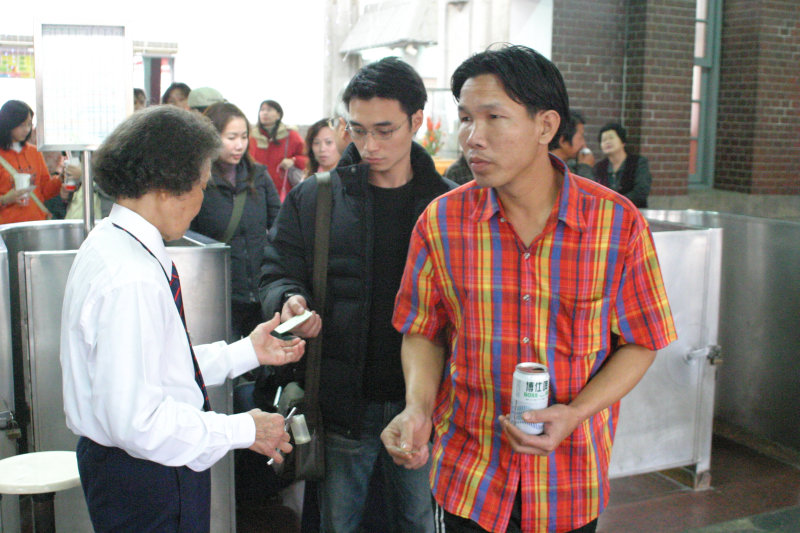 台灣鐵路旅遊攝影台中火車站剪票口2006攝影照片5