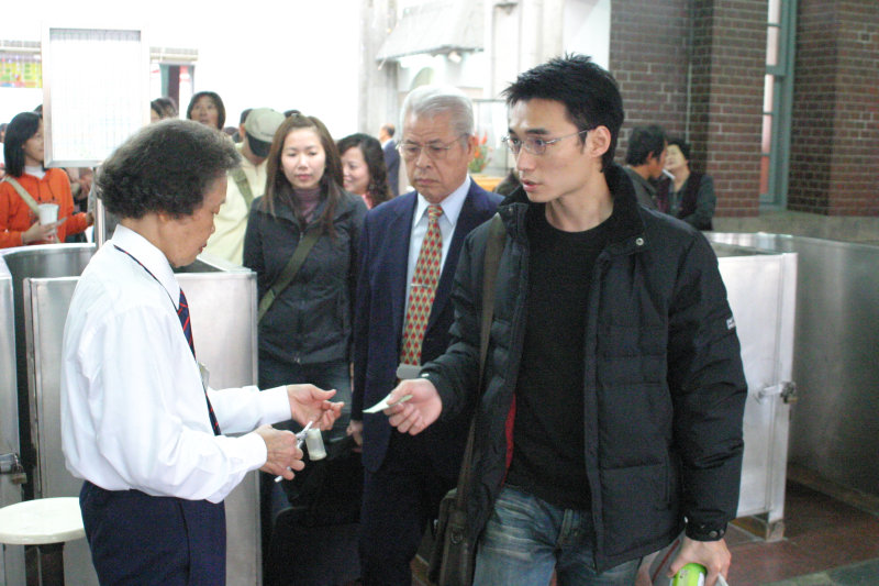 台灣鐵路旅遊攝影台中火車站剪票口2006攝影照片6