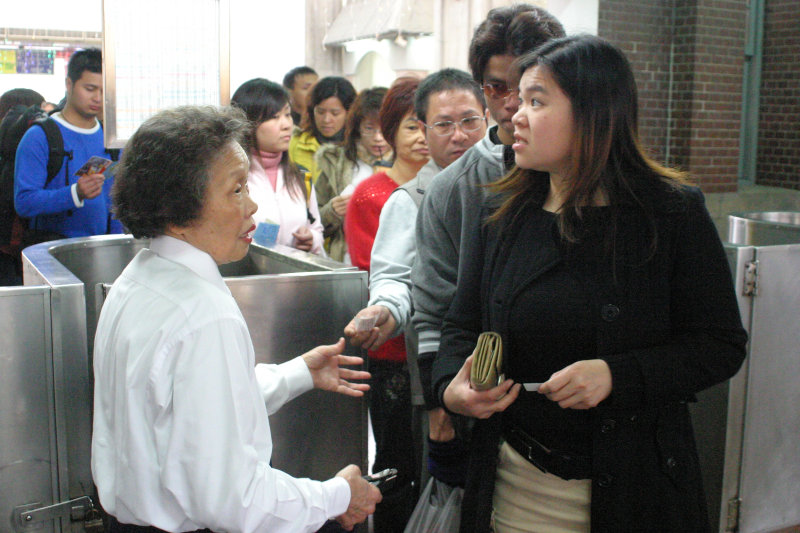 台灣鐵路旅遊攝影台中火車站剪票口2006攝影照片8