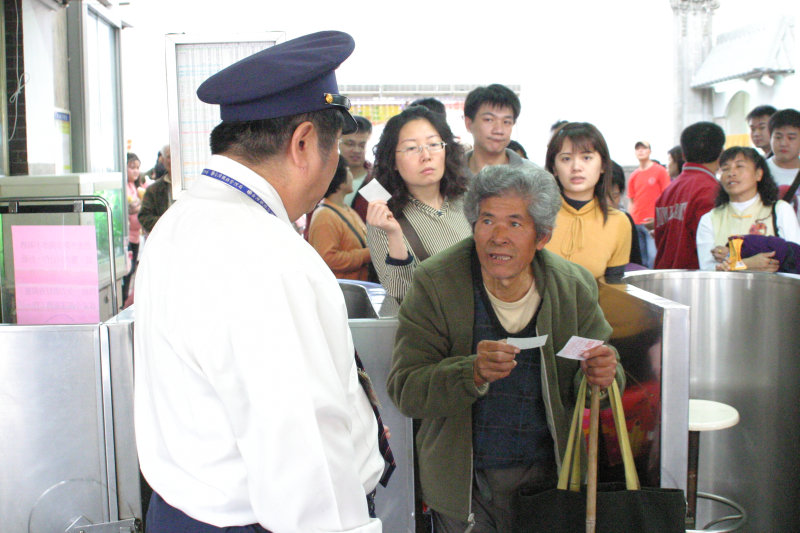 台灣鐵路旅遊攝影台中火車站剪票口2006攝影照片34