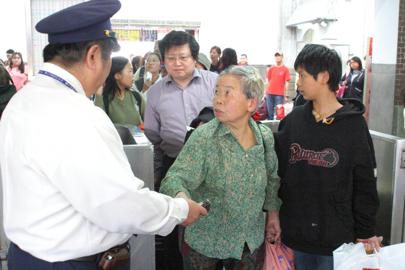 台灣鐵路旅遊攝影台中火車站剪票口2006攝影照片35