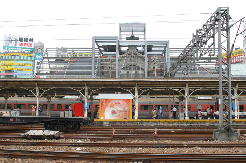 台灣鐵路旅遊攝影台中火車站後站廣場攝影照片7