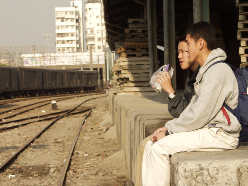 台灣鐵路旅遊攝影台中火車站後站水泥貨運月台攝影照片1