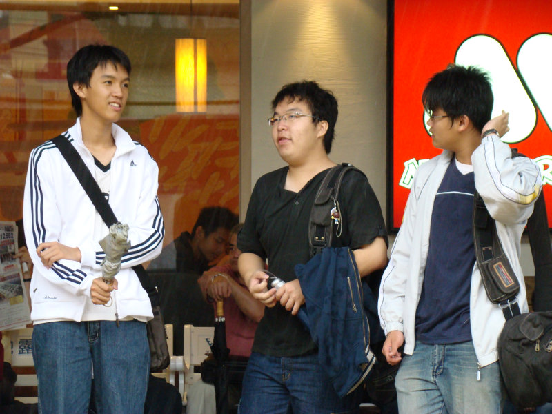 台灣鐵路旅遊攝影台中火車站月台交談旅客2007攝影照片13