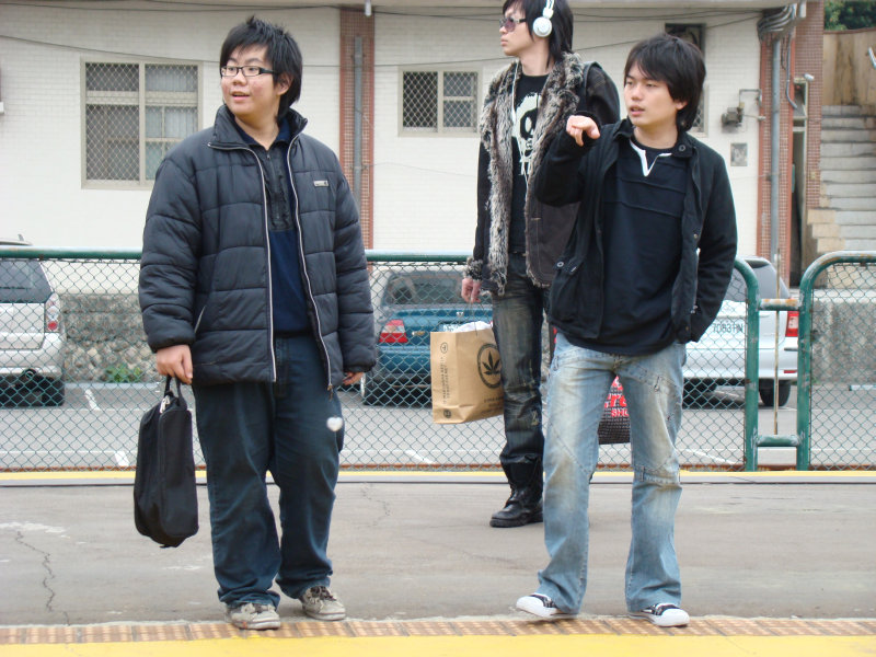 台灣鐵路旅遊攝影台中火車站月台交談旅客2008攝影照片20