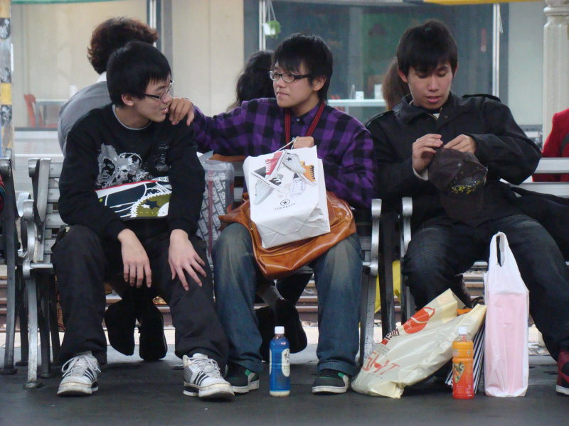 台灣鐵路旅遊攝影台中火車站月台交談旅客2008攝影照片28