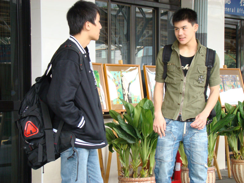 台灣鐵路旅遊攝影台中火車站月台交談旅客2008攝影照片43