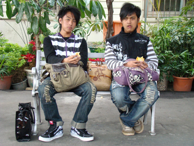 台灣鐵路旅遊攝影台中火車站月台交談旅客2008攝影照片54