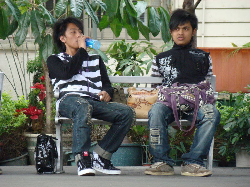 台灣鐵路旅遊攝影台中火車站月台交談旅客2008攝影照片56