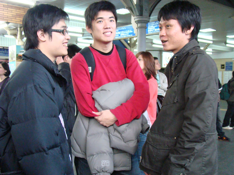 台灣鐵路旅遊攝影台中火車站月台交談旅客2008攝影照片129