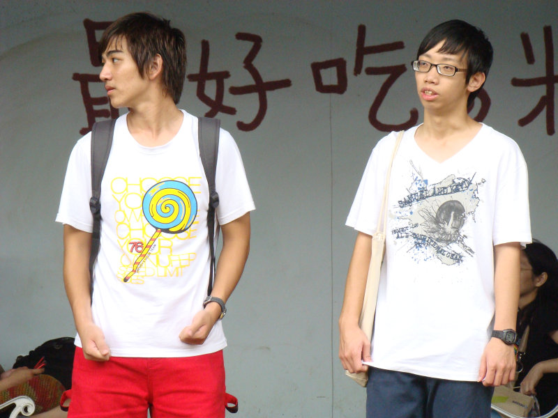 台灣鐵路旅遊攝影台中火車站月台交談旅客2009攝影照片87