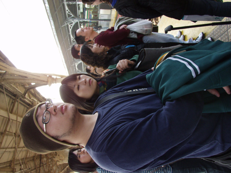 台灣鐵路旅遊攝影台中火車站月台交談的旅客2006攝影照片202