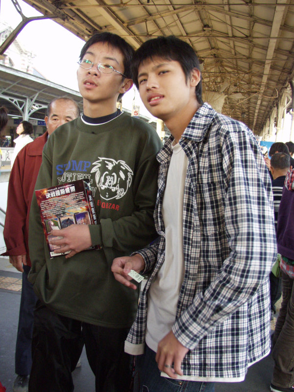 台灣鐵路旅遊攝影台中火車站月台交談的旅客2006攝影照片207