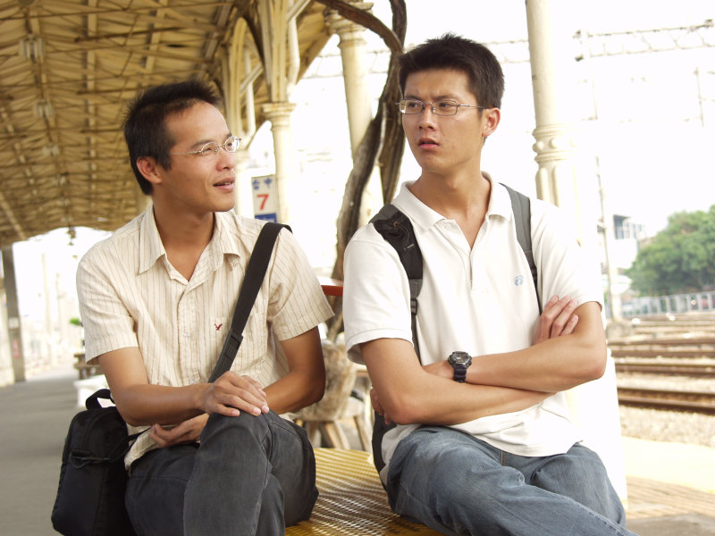 台灣鐵路旅遊攝影台中火車站月台交談的旅客2006攝影照片400