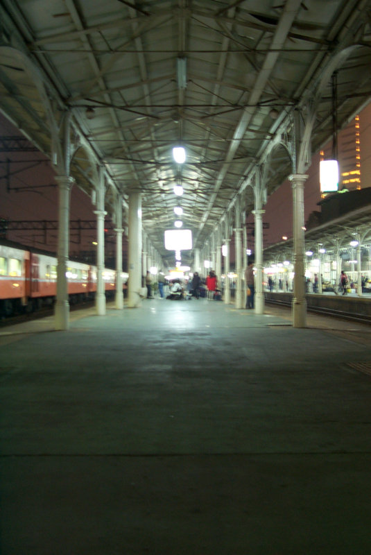 台灣鐵路旅遊攝影台中火車站月台夜景2000-01-23攝影照片5