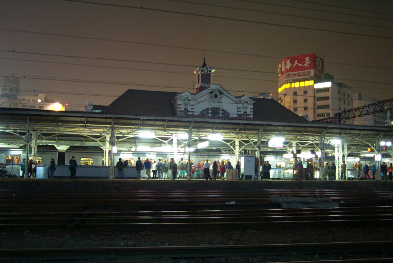 台灣鐵路旅遊攝影台中火車站月台夜景2000-01-23攝影照片7