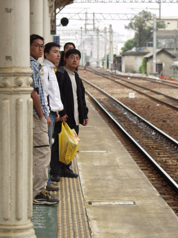台灣鐵路旅遊攝影台中火車站月台旅客2002年攝影照片10