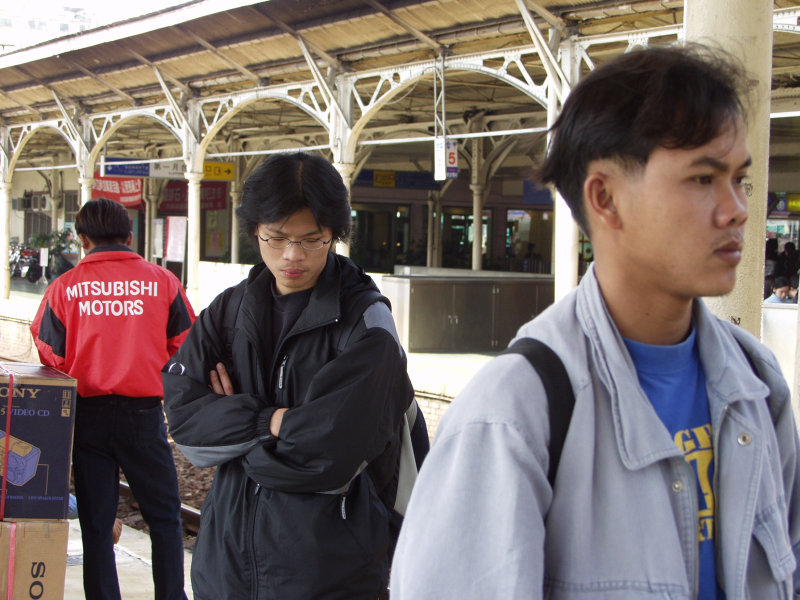 台灣鐵路旅遊攝影台中火車站月台旅客2002年攝影照片20