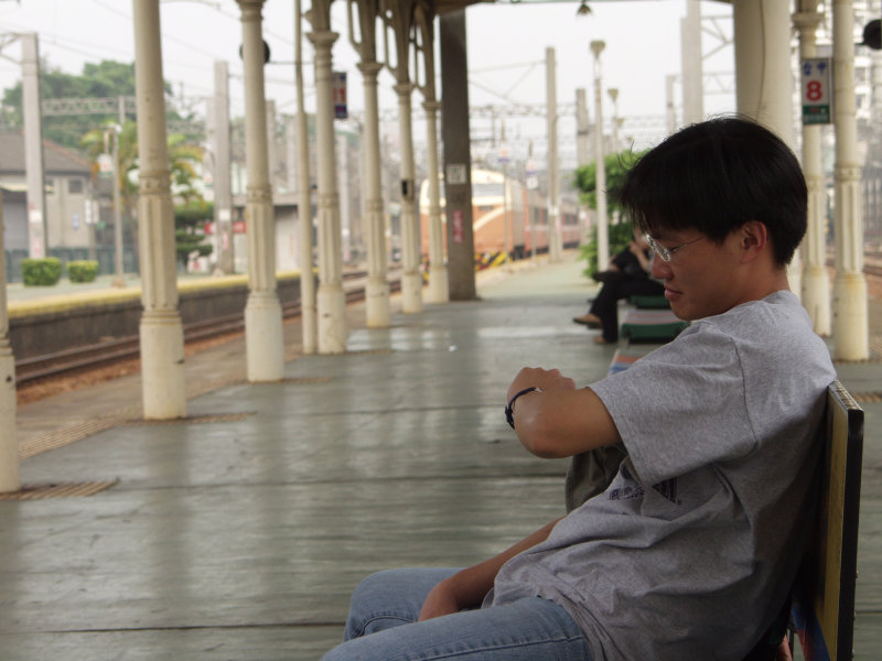 台灣鐵路旅遊攝影台中火車站月台旅客2002年攝影照片25