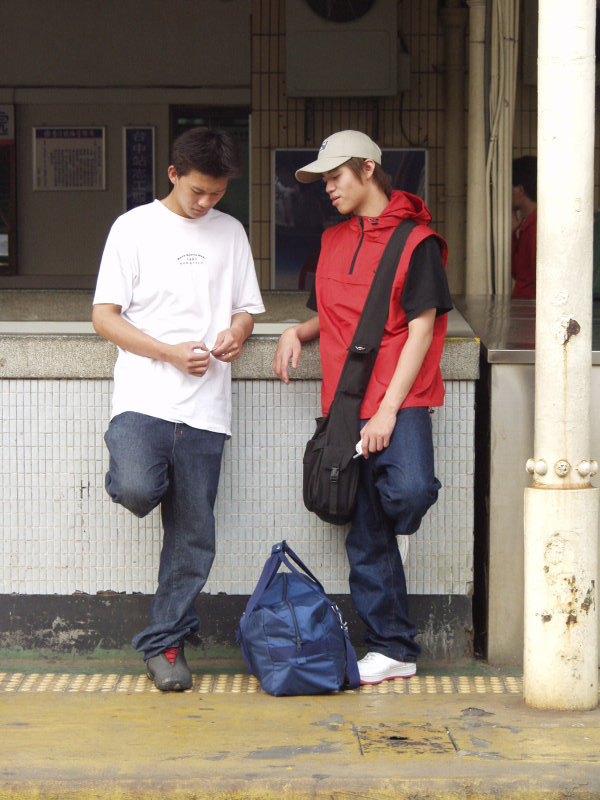 台灣鐵路旅遊攝影台中火車站月台旅客2002年攝影照片27