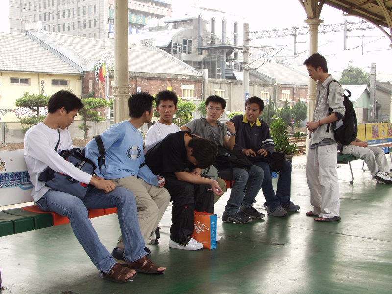 台灣鐵路旅遊攝影台中火車站月台旅客2002年攝影照片29
