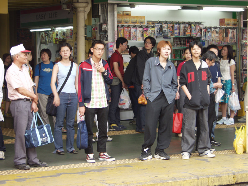 台灣鐵路旅遊攝影台中火車站月台旅客2002年攝影照片31