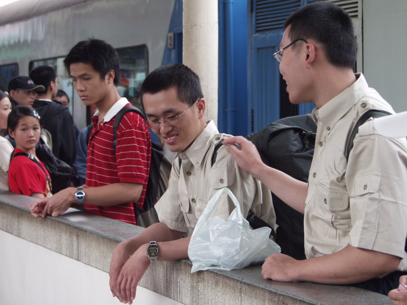 台灣鐵路旅遊攝影台中火車站月台旅客2002年攝影照片37