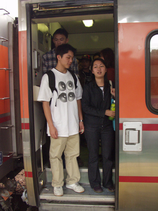 台灣鐵路旅遊攝影台中火車站月台旅客2002年攝影照片38