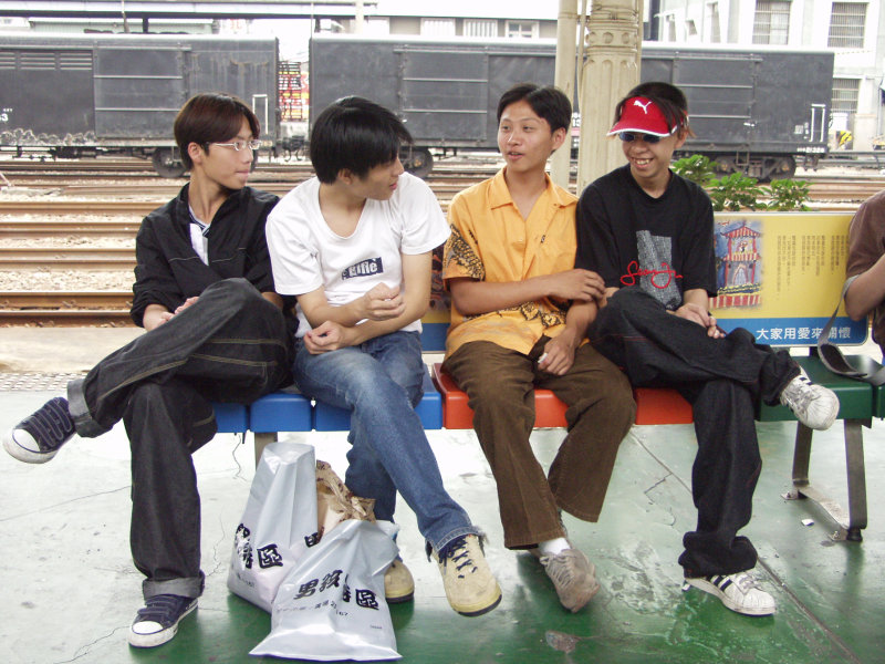 台灣鐵路旅遊攝影台中火車站月台旅客2002年攝影照片52