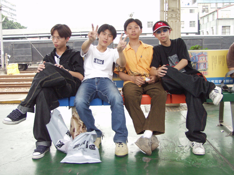 台灣鐵路旅遊攝影台中火車站月台旅客2002年攝影照片56