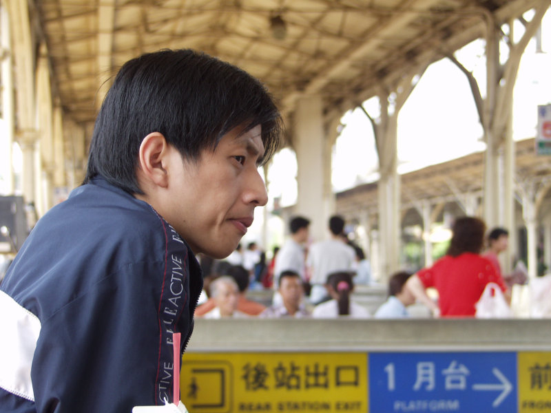 台灣鐵路旅遊攝影台中火車站月台旅客2002年攝影照片60