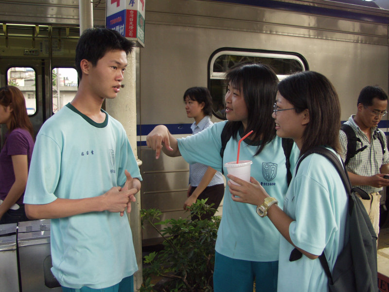 台灣鐵路旅遊攝影台中火車站月台旅客2002年攝影照片67