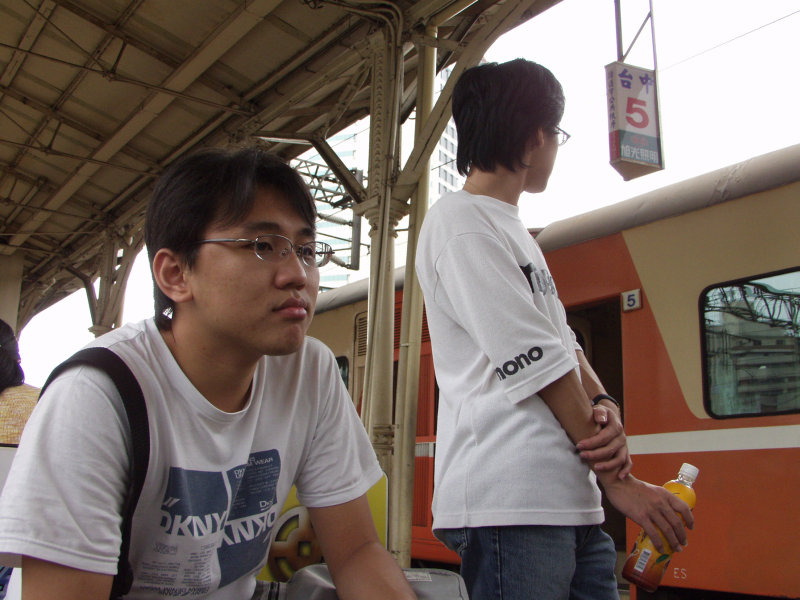 台灣鐵路旅遊攝影台中火車站月台旅客2002年攝影照片77