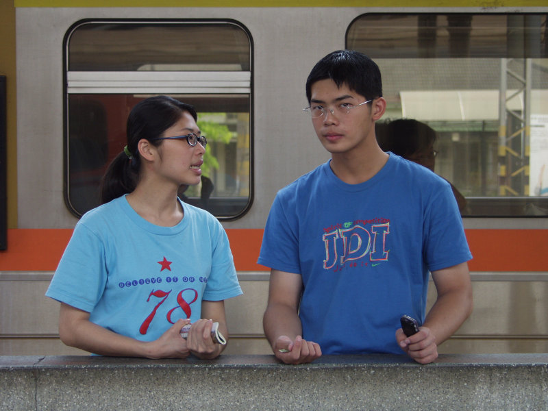 台灣鐵路旅遊攝影台中火車站月台旅客2002年攝影照片93